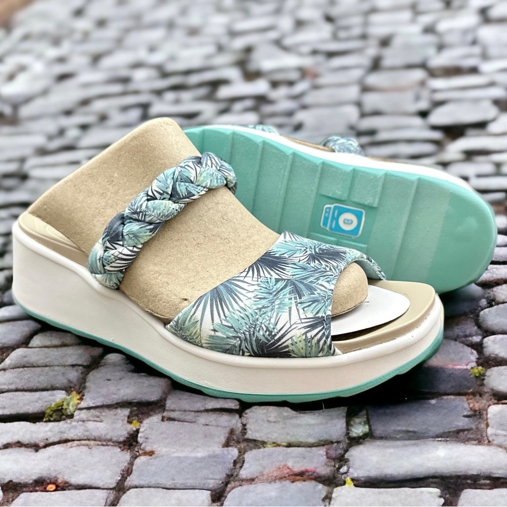 NIB Bzees New Wave Platform Wedge Slide Sandals Greenleaf 8M 38